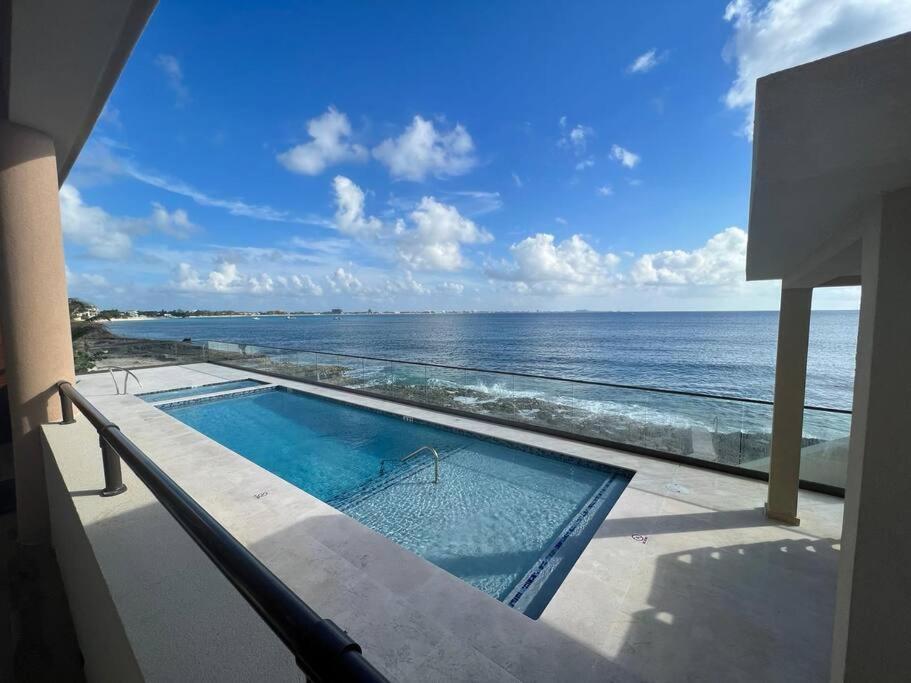 Luxury Ocean Front Seadreams 2 With 7 Mile Beach Views West Bay Exterior foto