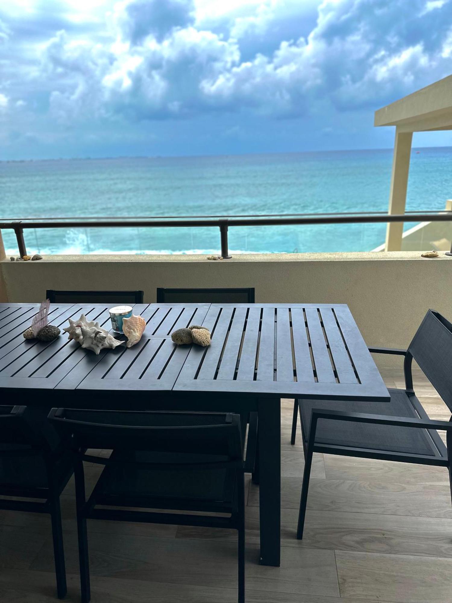 Luxury Ocean Front Seadreams 2 With 7 Mile Beach Views West Bay Exterior foto