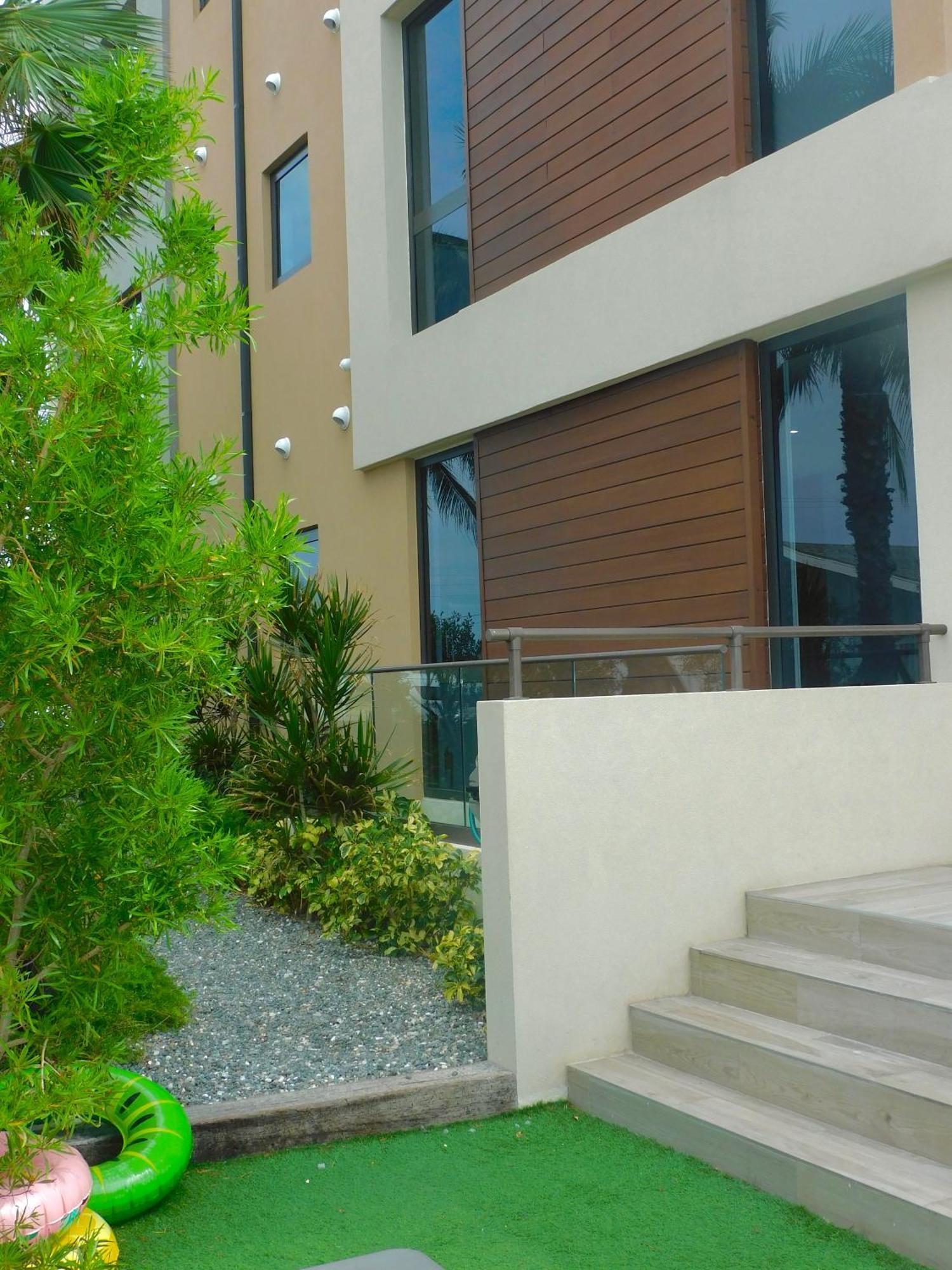 Luxury Ocean Front Seadreams 2 With 7 Mile Beach Views West Bay Exterior foto