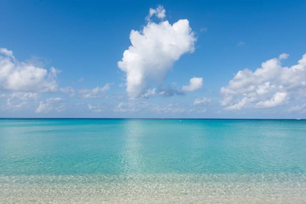 Luxury Ocean Front Seadreams 2 With 7 Mile Beach Views West Bay Exterior foto