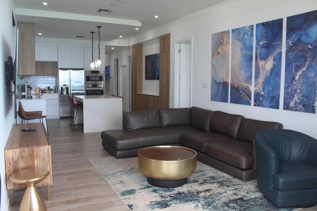 Luxury Ocean Front Seadreams 2 With 7 Mile Beach Views West Bay Exterior foto